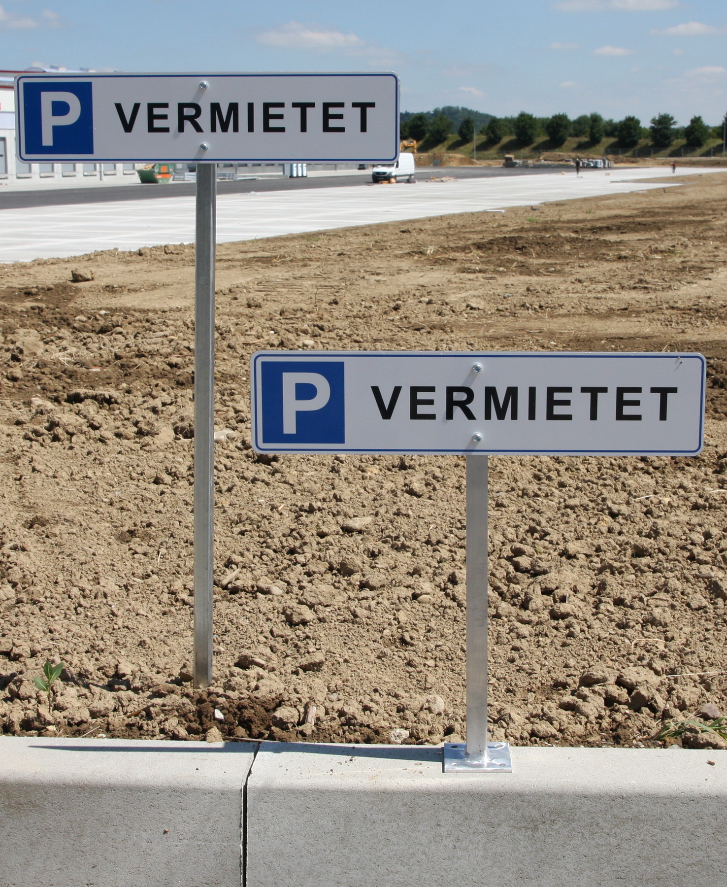 Parkplatzschild "Arzt" - 52x11 Cm, Mit 75 Cm Einschlagpfosten & Montagematerial - Aus Stabilem Aluminiumverbund